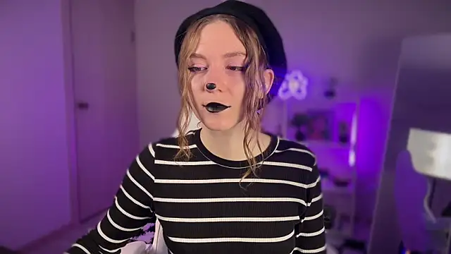 KellySunn online show from April 2026 08:19:02 AM