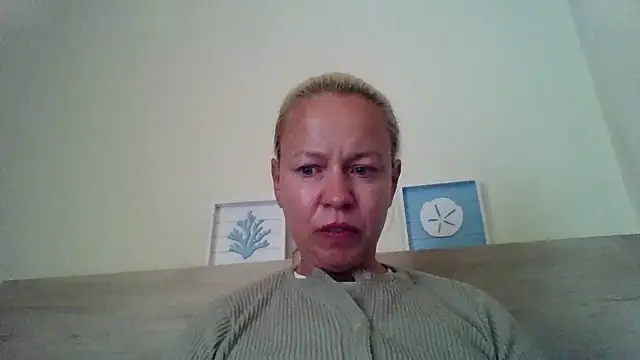 Snapshot of jennyblondeuk chatting on April 2026 05:08:02 PM jennyblondeuk online show from April 2026 05:08:02 PM