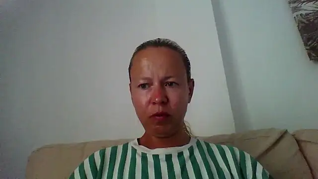 Snapshot of jennyblondeuk chatting on June 2026 05:13:02 PM jennyblondeuk online show from June 2026 05:13:02 PM