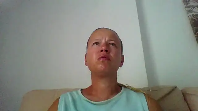 Snapshot of jennyblondeuk chatting on June 2026 04:40:01 PM jennyblondeuk online show from June 2026 04:40:01 PM