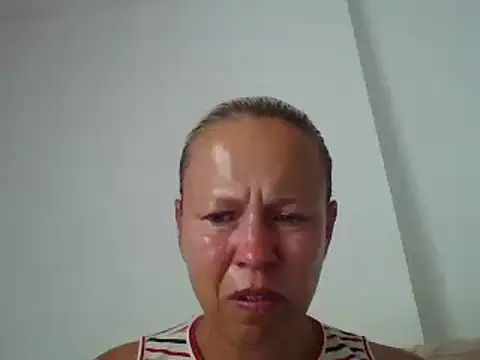 Snapshot of jennyblondeuk chatting on June 2026 04:20:01 PM jennyblondeuk online show from June 2026 04:20:01 PM