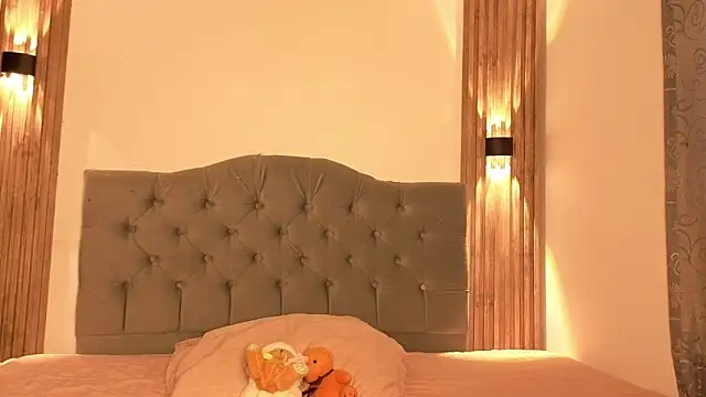 cute emmma online show from April 2026 11:00:02 AM