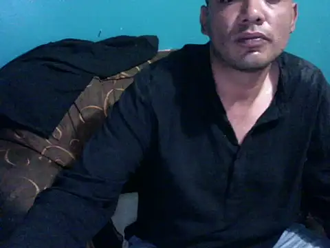 latinomoreno95 online show from May 2026 11:23:04 PM