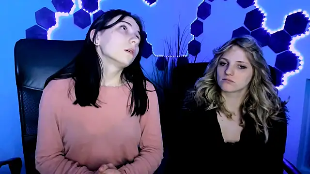 sweetie chloe  online show from April 2026 03:00:01 AM