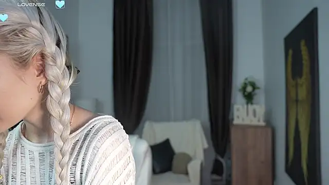 KristalCrowner online show from March 2026 07:40:01 PM