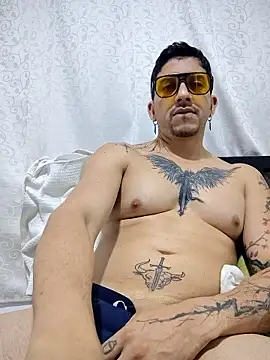 MrWolfHot online show from January 2026 04:40:01 AM