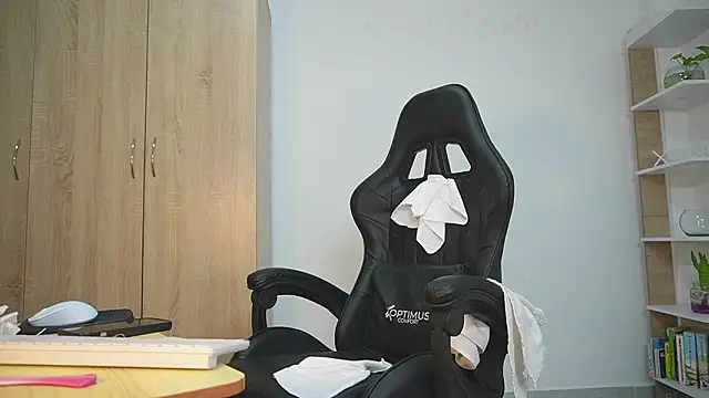 celestes777 online show from March 2026 07:40:01 PM