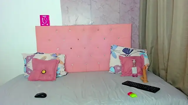 alessia villa  online show from April 2026 05:01:02 AM