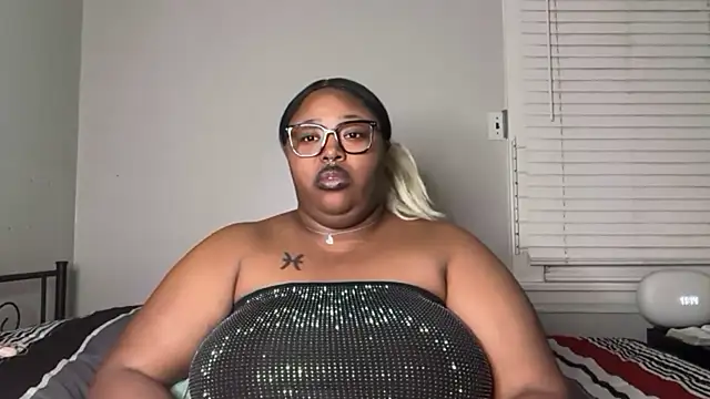 Chocolatebunnyxx96 online show from April 2026 03:15:01 AM