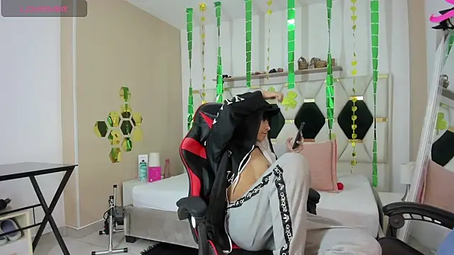 julian xx online show from March 2026 07:32:01 PM