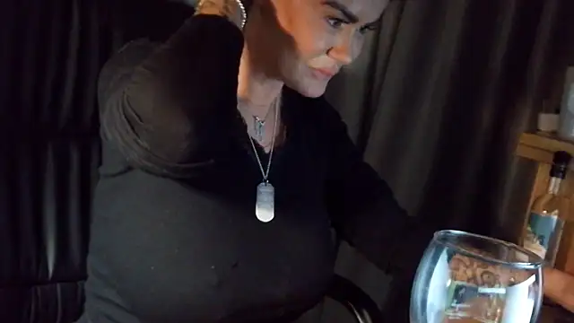 Snapshot of ScottishIvy chatting on February 2026 01:10:02 AM ScottishIvy online show from February 2026 01:10:02 AM