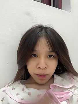 Snapshot of Lyli-122 chatting on February 2026 01:23:02 PM Lyli-122 online show from February 2026 01:23:02 PM