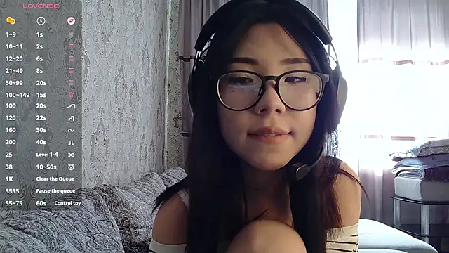 AprilOnilll online show from March 2026 04:07:02 AM