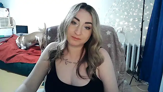 FoxyAnn12 online show from April 2026 01:27:01 PM