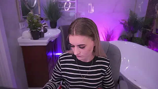 DiamondNina online show from April 2026 07:40:02 PM