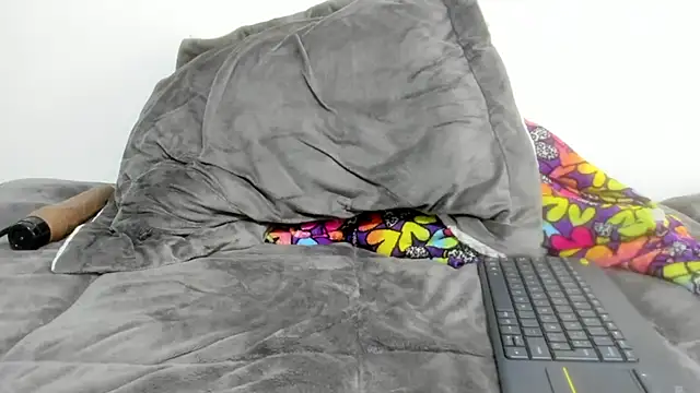 Sarah sumemers online show from March 2026 09:32:02 PM