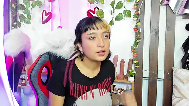 Snapshot of MeowMota_ chatting on June 2026 06:23:01 PM MeowMota online show from June 2026 06:23:01 PM