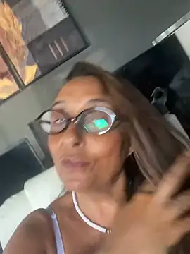 Annalua73 online show from February 2026 06:44:02 PM