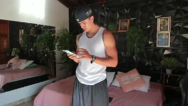 Snapshot of elliot_colton chatting on June 2026 08:29:02 PM elliot colton online show from June 2026 08:29:02 PM