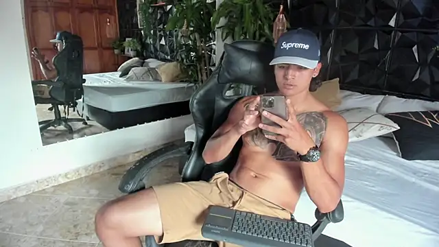 Snapshot of elliot_colton chatting on July 2026 07:57:01 PM elliot colton online show from July 2026 07:57:01 PM