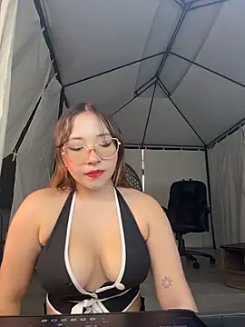 Snapshot of AliciaWhite_nt chatting on June 2026 12:32:02 AM AliciaWhite nt online show from June 2026 12:32:02 AM