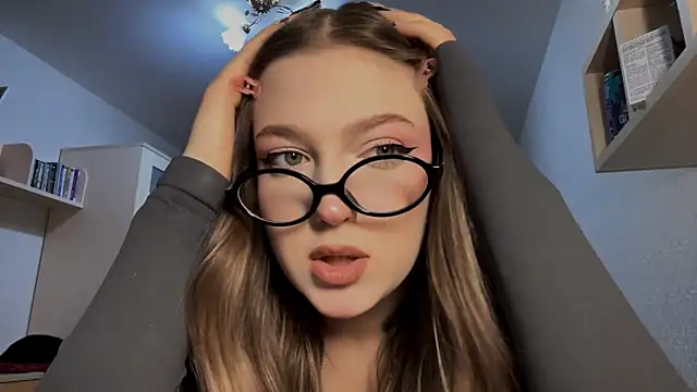 JammieMickiewicz online show from April 2026 04:37:01 PM