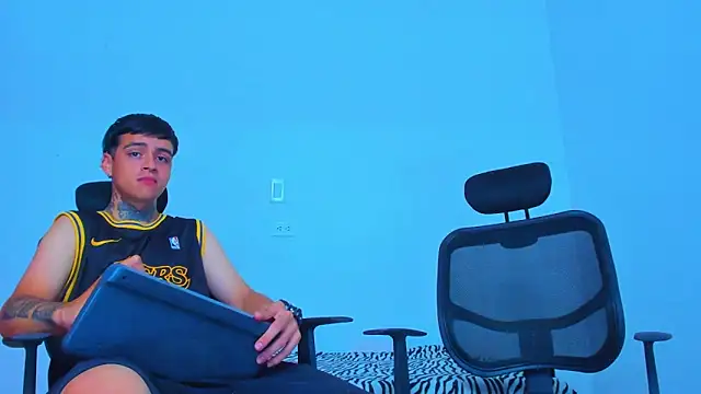 Thomas-Wil online show from April 2026 03:24:01 PM