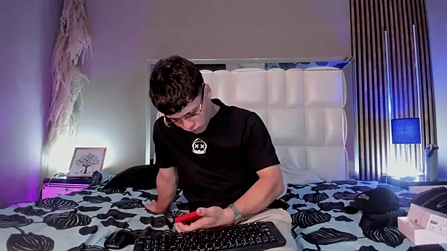 Roger And Ramona online show from April 2026 12:48:02 PM