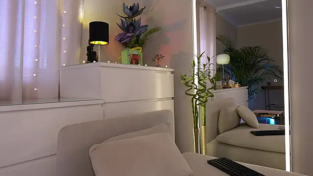 Tinydoll XO online show from April 2026 02:18:02 PM