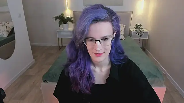 Snapshot of AuraLaunni chatting on June 2026 07:35:02 AM AuraLaunni online show from June 2026 07:35:02 AM