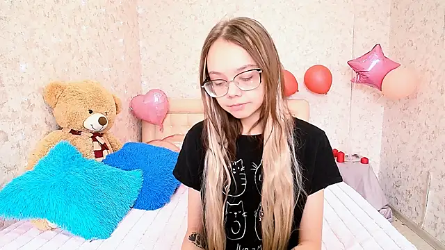 LolliStrawberry online show from March 2026 02:28:01 AM