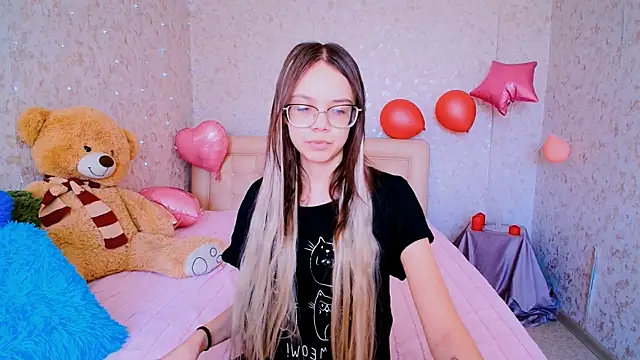 LolliStrawberry online show from March 2026 04:06:01 AM