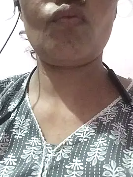Snapshot of Zaara101 chatting on June 2026 06:00:02 PM Zaara101 online show from June 2026 06:00:02 PM