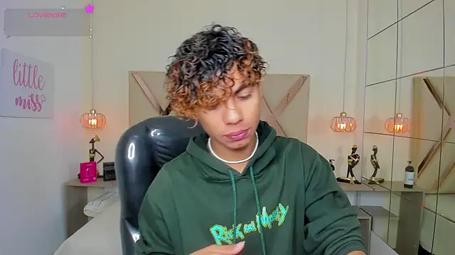 Anyelo Twink online show from June 2026 04:37:01 AM