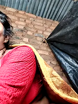 Hot di97 online show from April 2026 09:24:01 PM