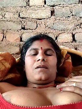 Hot di97 online show from April 2026 04:57:01 AM