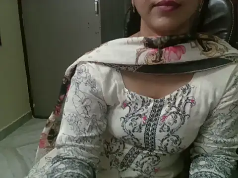 Snapshot of Adaa7 chatting on June 2026 05:25:01 PM Adaa7 online show from June 2026 05:25:01 PM