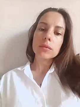Snapshot of She-Moon chatting on July 2026 05:36:02 AM She-Moon online show from July 2026 05:36:02 AM