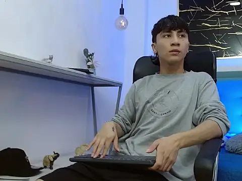 Snapshot of XanderGrey8 chatting on February 2026 07:12:01 PM XanderGrey8 online show from February 2026 07:12:01 PM