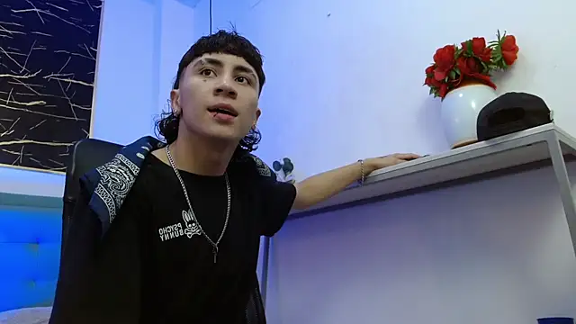 Snapshot of XanderGrey8 chatting on February 2026 07:29:02 PM XanderGrey8 online show from February 2026 07:29:02 PM