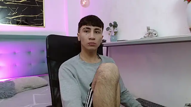 Snapshot of XanderGrey8 chatting on February 2026 07:29:01 PM XanderGrey8 online show from February 2026 07:29:01 PM