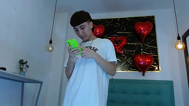 Snapshot of XanderGrey8 chatting on February 2026 07:32:02 PM XanderGrey8 online show from February 2026 07:32:02 PM