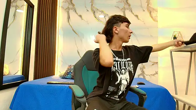 Snapshot of XanderGrey8 chatting on February 2026 07:22:01 PM XanderGrey8 online show from February 2026 07:22:01 PM