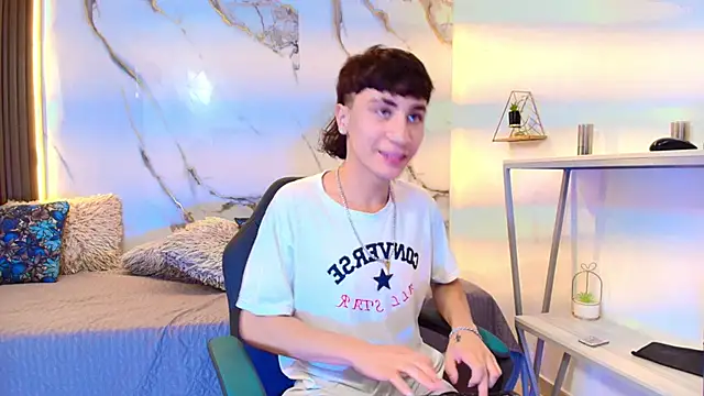 Snapshot of XanderGrey8 chatting on February 2026 07:45:01 PM XanderGrey8 online show from February 2026 07:45:01 PM