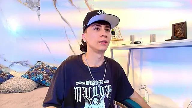 Snapshot of XanderGrey8 chatting on February 2026 07:01:02 PM XanderGrey8 online show from February 2026 07:01:02 PM