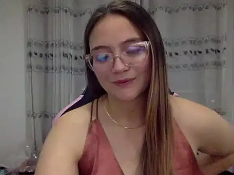 LOLA R  online show from February 2026 12:18:01 AM