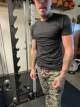 Snapshot of brngitdwn chatting on April 2026 02:32:01 PM brngitdwn online show from April 2026 02:32:01 PM