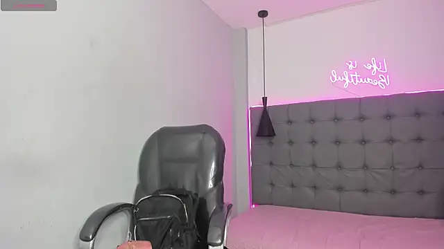 scarletcherry18 online show from July 2026 03:21:02 AM