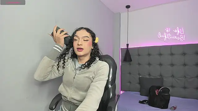 scarletcherry18 online show from July 2026 03:57:02 AM