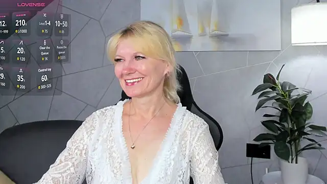 Snapshot of Julie_Lucas chatting on July 2026 12:10:01 AM Julie Lucas online show from July 2026 12:10:01 AM